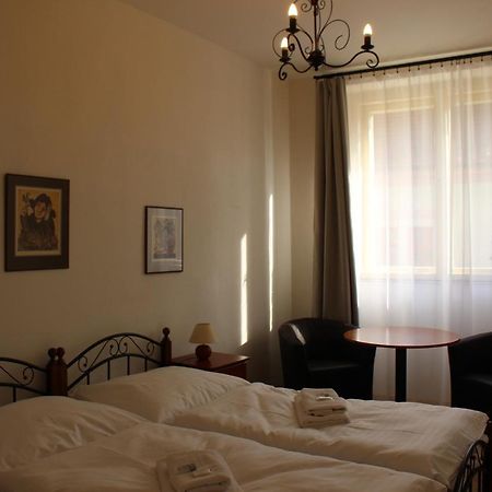 Hotel Cerny Kun Louny Exterior foto