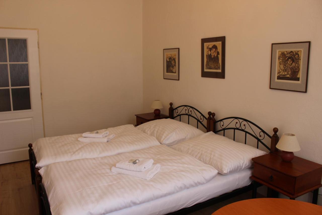 Hotel Cerny Kun Louny Exterior foto